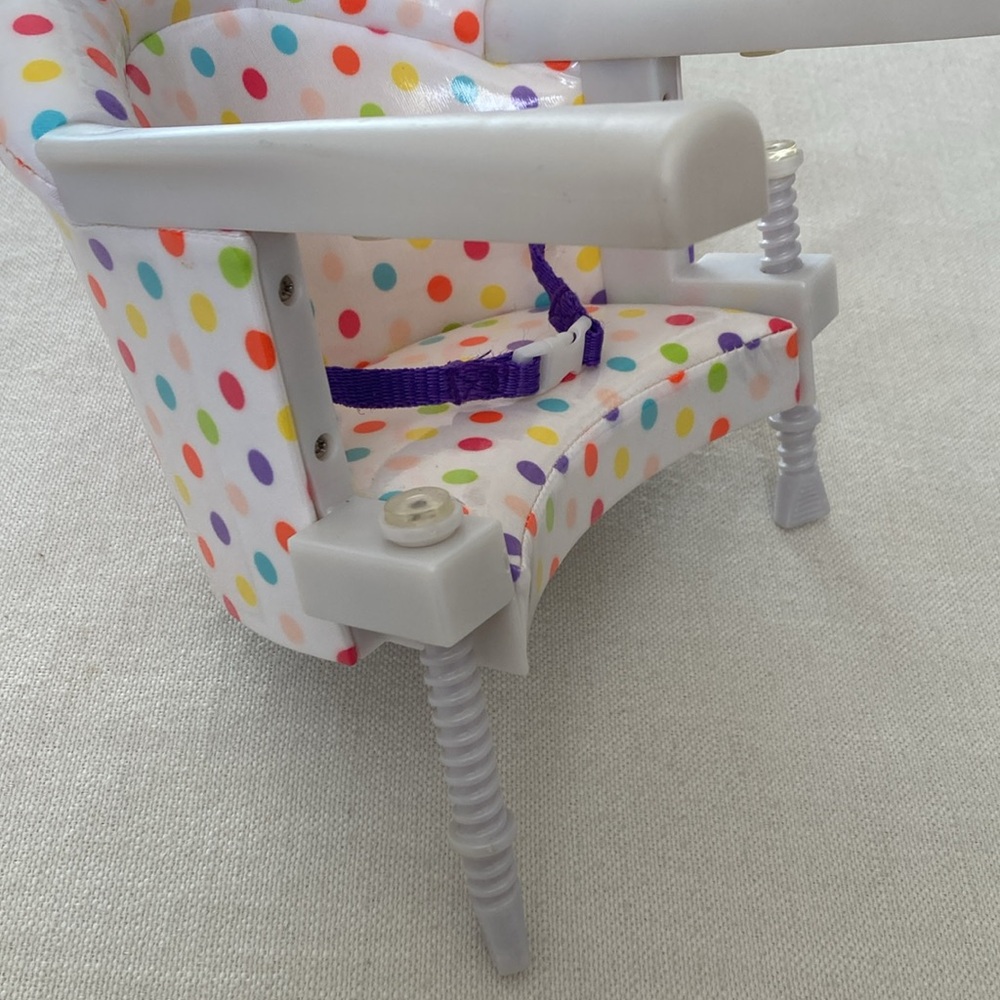 AMERICAN GIRL | Doll Treat Seat - Polka Dot Doll Clip-on Booster Seat - Picture 3 of 16